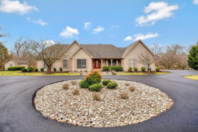 Gorgeous Creek Side Ranch-Style Estate With Dock